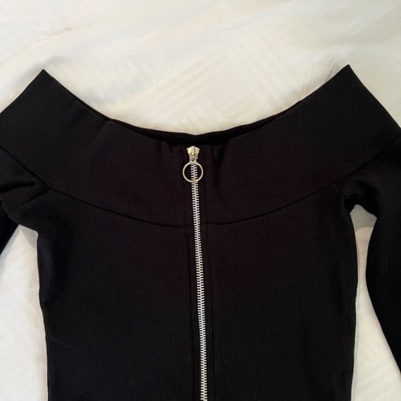 NWT Zara Black Fitted Front Zipped Long Sleeve Off the Shoulder Crop Top Small - Picture 6 of 9